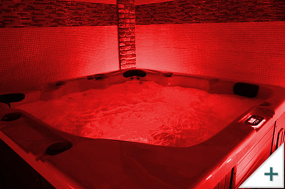 Vasca idromassaggio per esterni, interni e giardino: illuminazione a LED, colore rosso